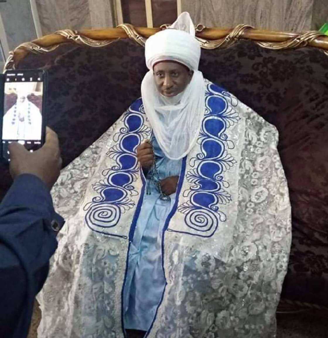 Yan bindiga sun kai wa tawagar sarakin Kauran Namoda hari, mutum takwas sun mutu Yan bindiga sun kai wa tawagar sarakin Kauran Namoda hari, mutum takwas sun mutu