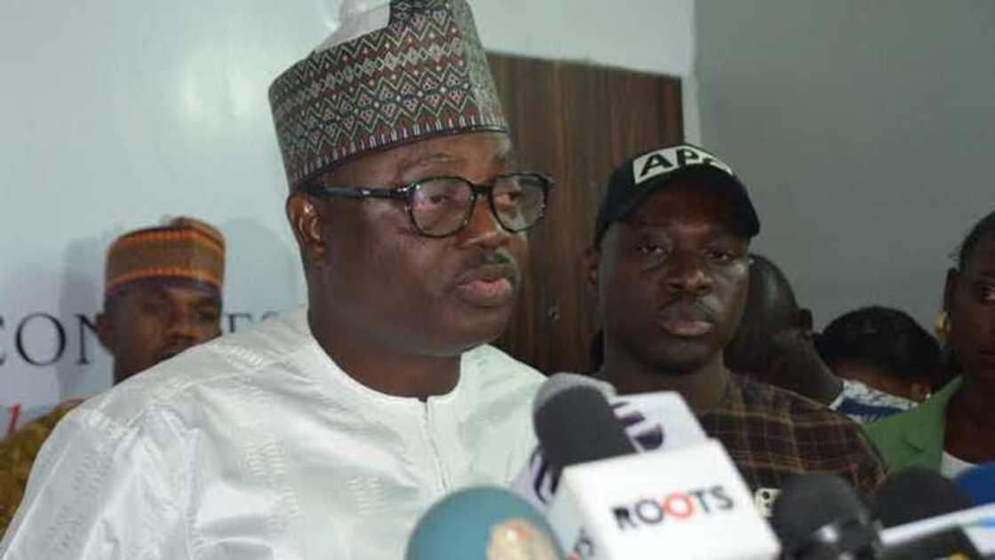 Shugaban hukumar NOA ya ce za su kara kaimi wajen wayar da kan jama'a game da illar dibar mai daga tankar da ta fadi. Shugaban hukumar NOA ya ce za su kara kaimi wajen wayar da kan jama'a game da illar dibar mai daga tankar da ta fadi.