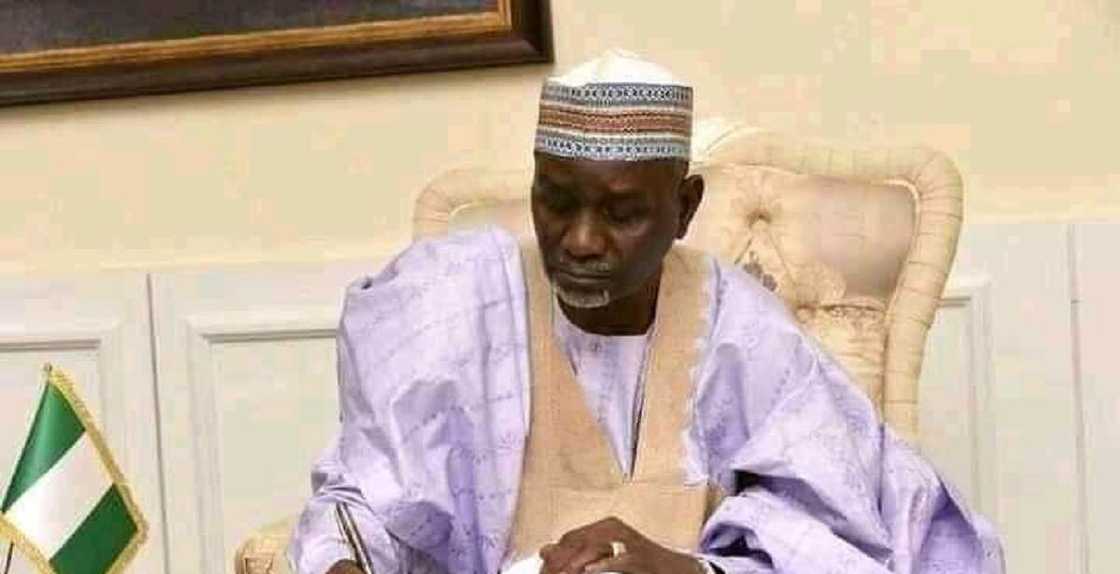 Shekarau ya bayyana matsayarsa da magoya bayansa a APC a Kano Shekarau ya bayyana matsayarsa da magoya bayansa a APC a Kano