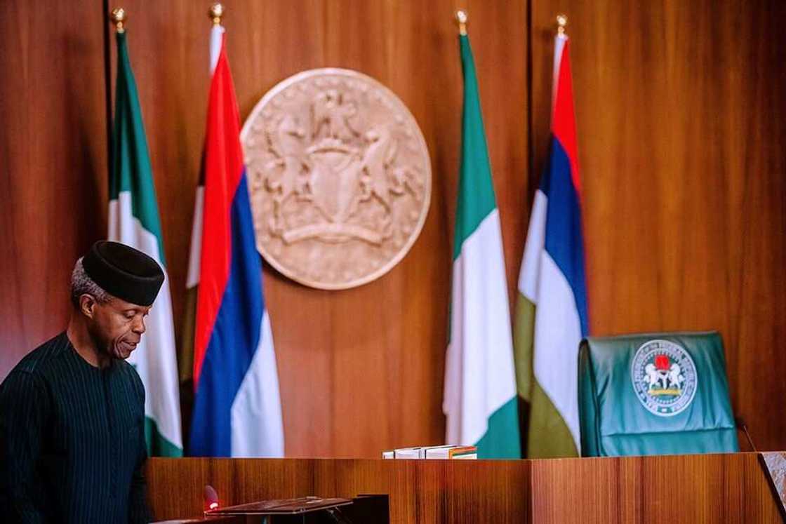 Osinbajo ya jagoranci zaman majalisar zartarwa, an yi shiru na minti 1 ga wadanda aka kashe a harin Auno Osinbajo ya jagoranci zaman majalisar zartarwa, an yi shiru na minti 1 ga wadanda aka kashe a harin Auno