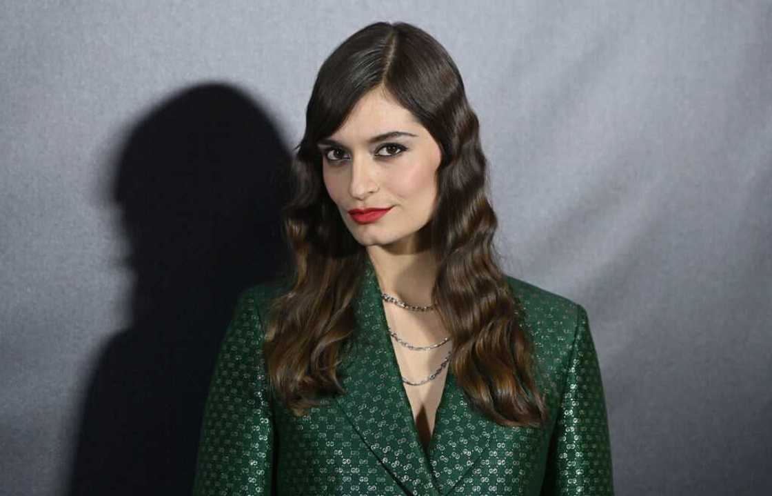 Biographie de Clara Luciani: origines, taille, albums, photos Biographie de Clara Luciani: origines, taille, albums, photos