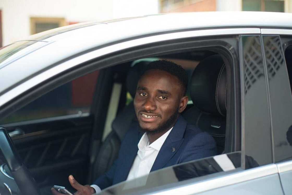 EFCC na neman matashi mai shekaru 24 ruwa a jallo bisa tafka damfarar N935m EFCC na neman matashi mai shekaru 24 ruwa a jallo bisa tafka damfarar N935m