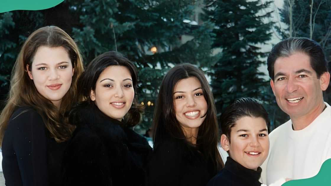Robert Kardashian and his four children Robert Kardashian and his four children