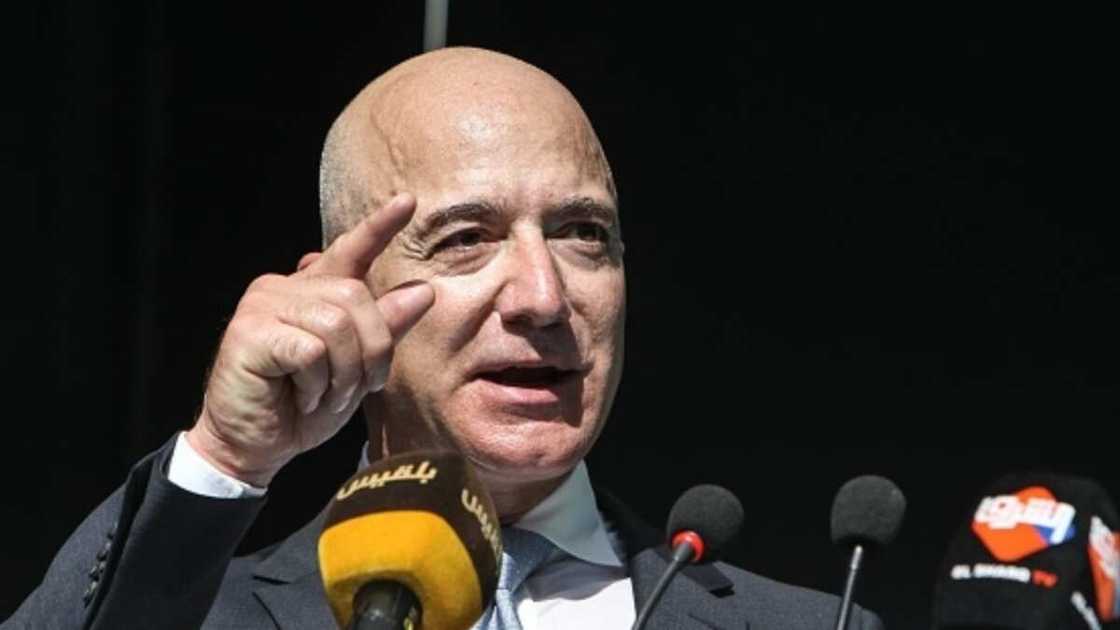 Yadda Jeff Bezos wanda ya fi kowa kudi a duniya ya samu dala biliyan 13 a cikin mintuna 15 kacal Yadda Jeff Bezos wanda ya fi kowa kudi a duniya ya samu dala biliyan 13 a cikin mintuna 15 kacal