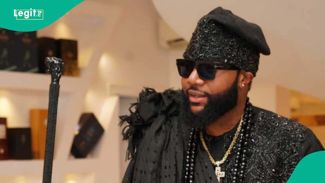 E-Money draged over outfit to Alexx Ekubo's funeral