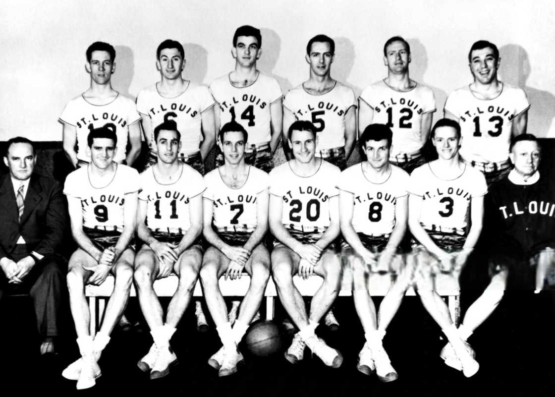 St. Louis Bomber players posing