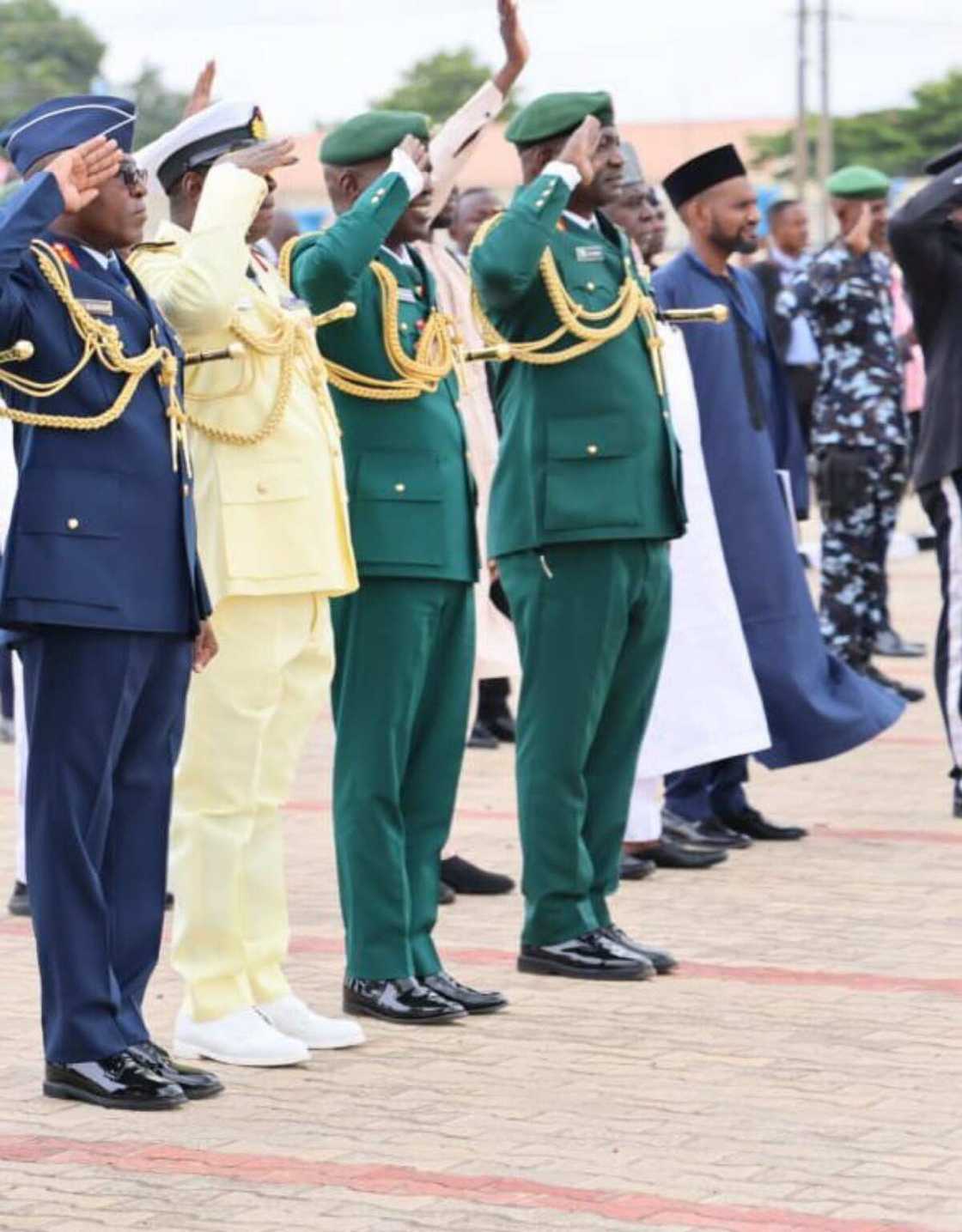 Hukumar sojojin kasa ta kaddamar da sabon atisaye a jihar Plateau Hukumar sojojin kasa ta kaddamar da sabon atisaye a jihar Plateau