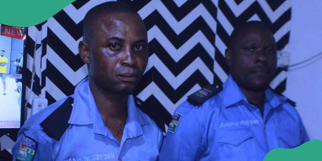 An sallami 'yan sanda biyu daga aiki An sallami 'yan sanda biyu daga aiki