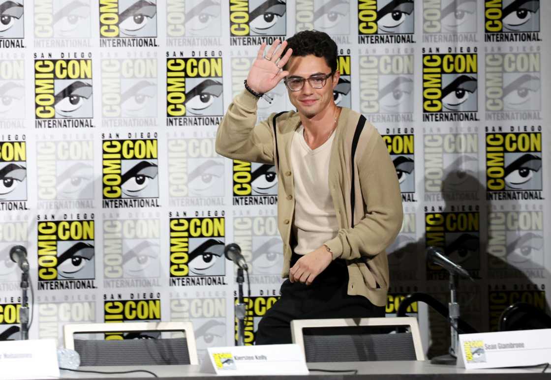 Darren Barnet at "Inside Jurassic World: Chaos Theory" at San Diego Comic Con at San Diego Convention Centre in San Diego Darren Barnet at "Inside Jurassic World: Chaos Theory" at San Diego Comic Con at San Diego Convention Centre in San Diego