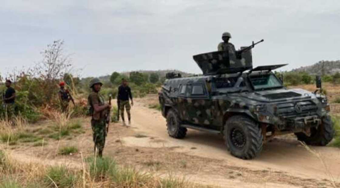 Sojoji sun samu nasara kan yan bindiga a Zamfara. Sojoji sun samu nasara kan yan bindiga a Zamfara.