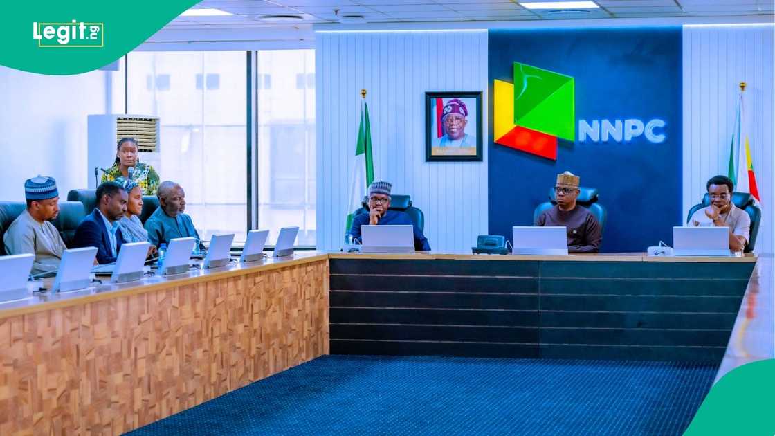 Group CEO of NNPC Ltd., Mr. Bashir Bayo Ojulari met with a delegation from the Dangote Petroleum Refinery & Petrochemicals (DPRP), led by the President/CEO of the Dangote Group, Mr. Aliko Dangote. Group CEO of NNPC Ltd., Mr. Bashir Bayo Ojulari met with a delegation from the Dangote Petroleum Refinery & Petrochemicals (DPRP), led by the President/CEO of the Dangote Group, Mr. Aliko Dangote.