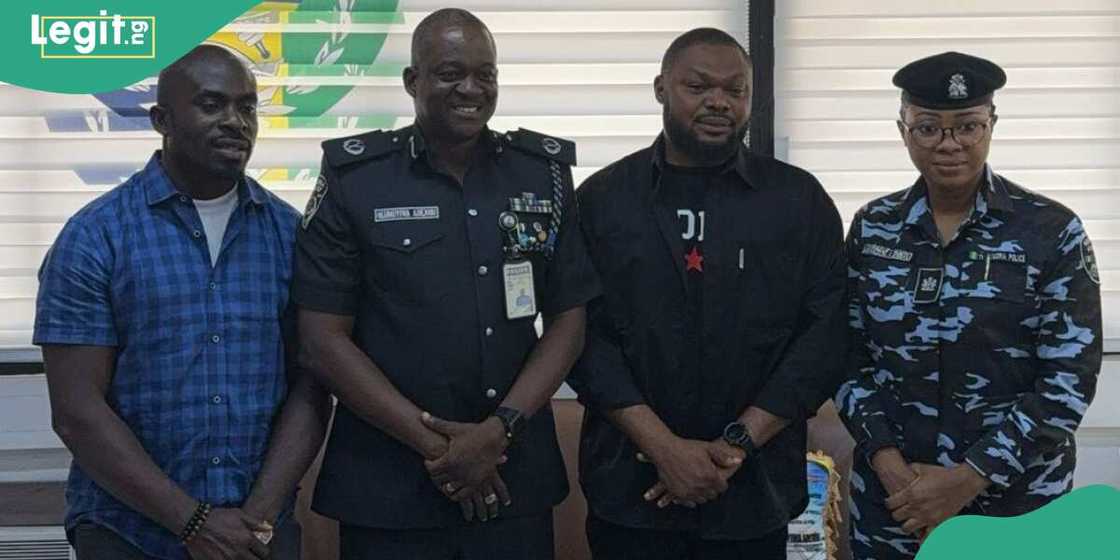 Yan sanda sun yi garkuwa da wani dan kasuwa a Abuja Yan sanda sun yi garkuwa da wani dan kasuwa a Abuja