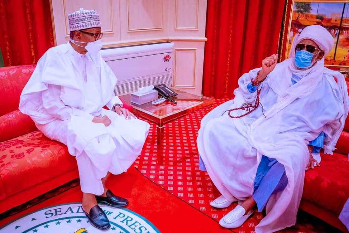Hotunan ziyarar Shehu Dahiru Bauchi zuwa fadar shugaba Buhari Hotunan ziyarar Shehu Dahiru Bauchi zuwa fadar shugaba Buhari