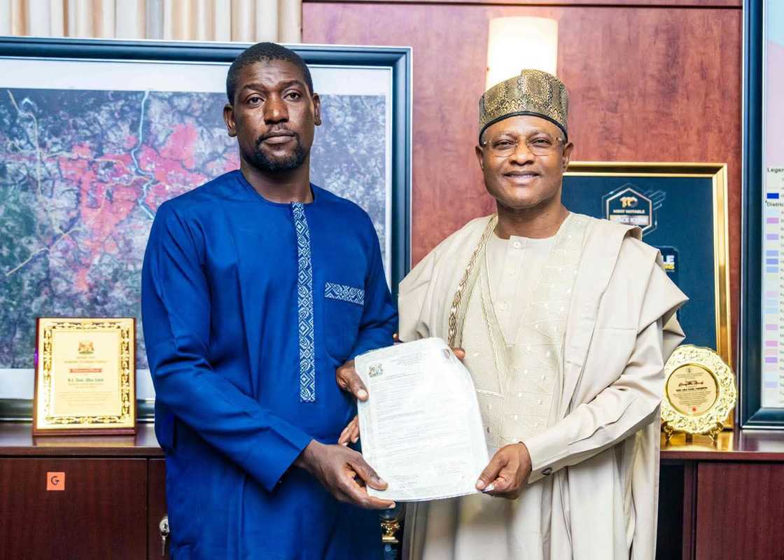 Uba Sani ya raba gidaje a Kaduna