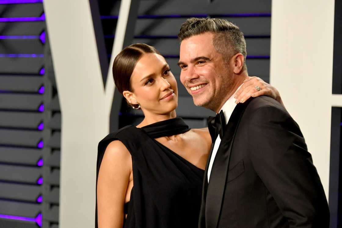 Cash Warren and Jessica during the 2019 Vanity Fair Oscar Party Cash Warren and Jessica during the 2019 Vanity Fair Oscar Party
