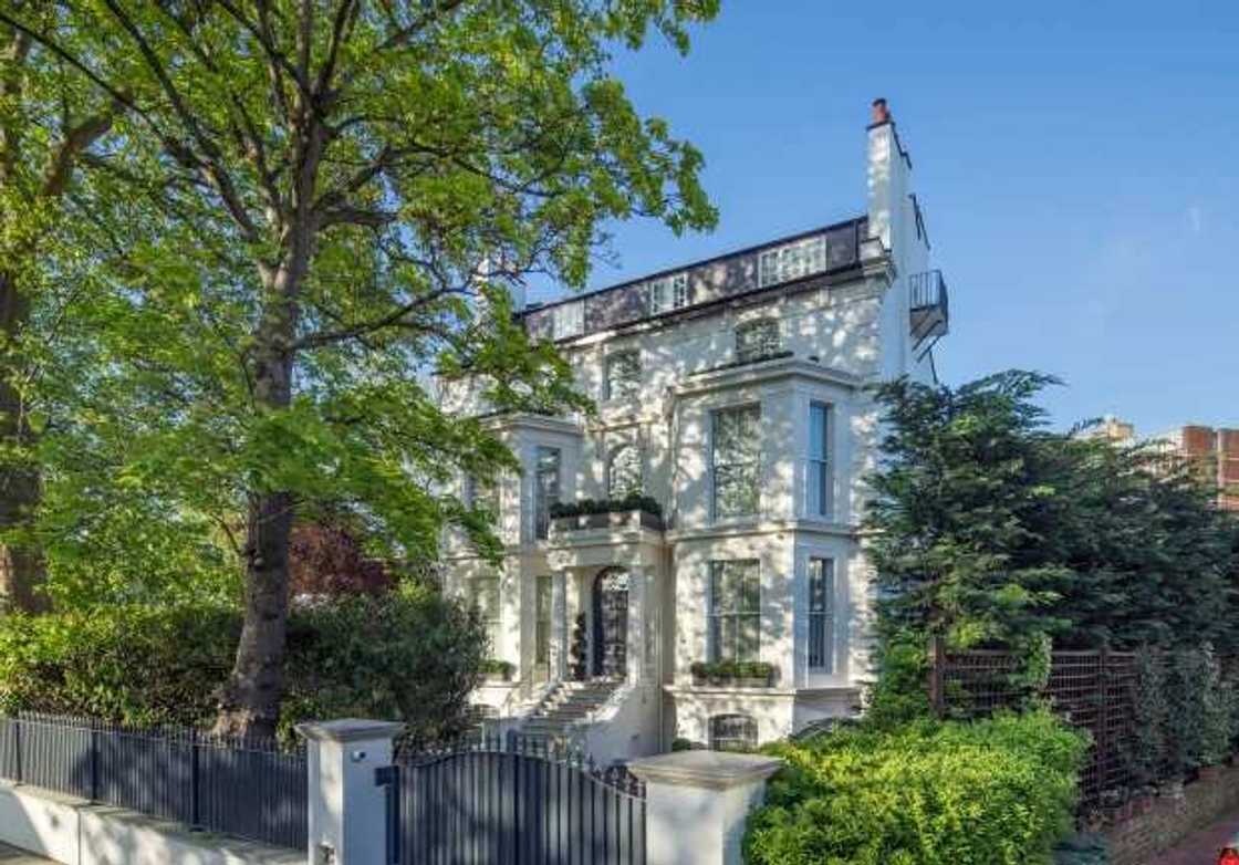 Hotunan cikin katafaren gidan Rihanna na London wanda za a siyar a 14 biliyan