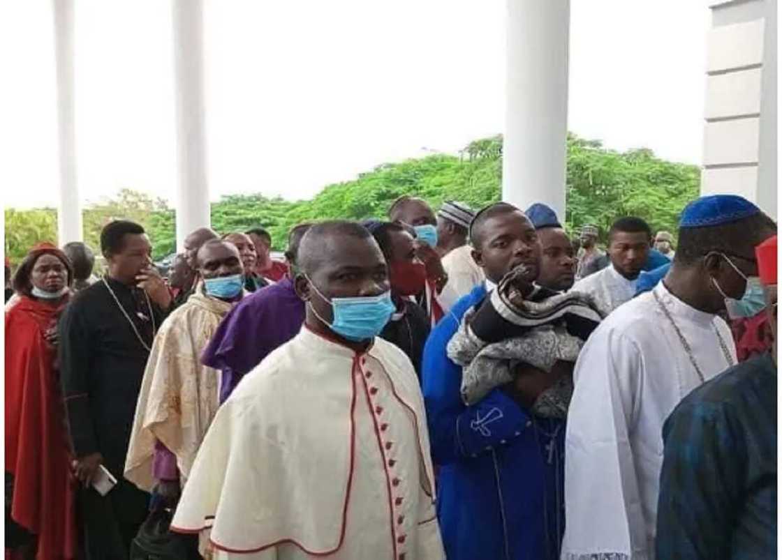 Bishop a wurin kaddamar da Kashim. Bishop a wurin kaddamar da Kashim.