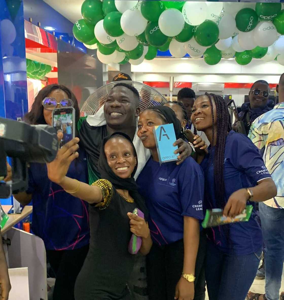 Celebrities, Ozo and Dele Omo Woli visits OPPO Stores in Nigeria for OPPO Black Friday Celebrities, Ozo and Dele Omo Woli visits OPPO Stores in Nigeria for OPPO Black Friday
