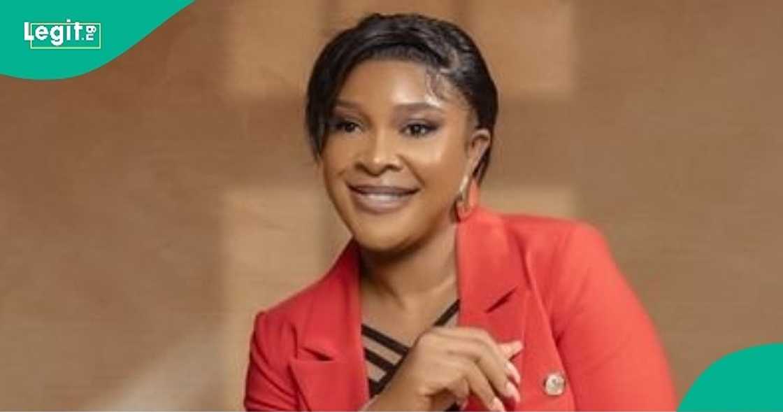 Mum celebrates as her daughter who initially got 149 hits 323 aggregate score after rewriting UTME 2025.