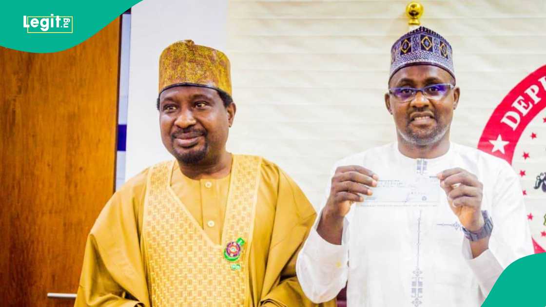 Sanata Barau Jibrin tare da Fai'izu Alfikindi Sanata Barau Jibrin tare da Fai'izu Alfikindi