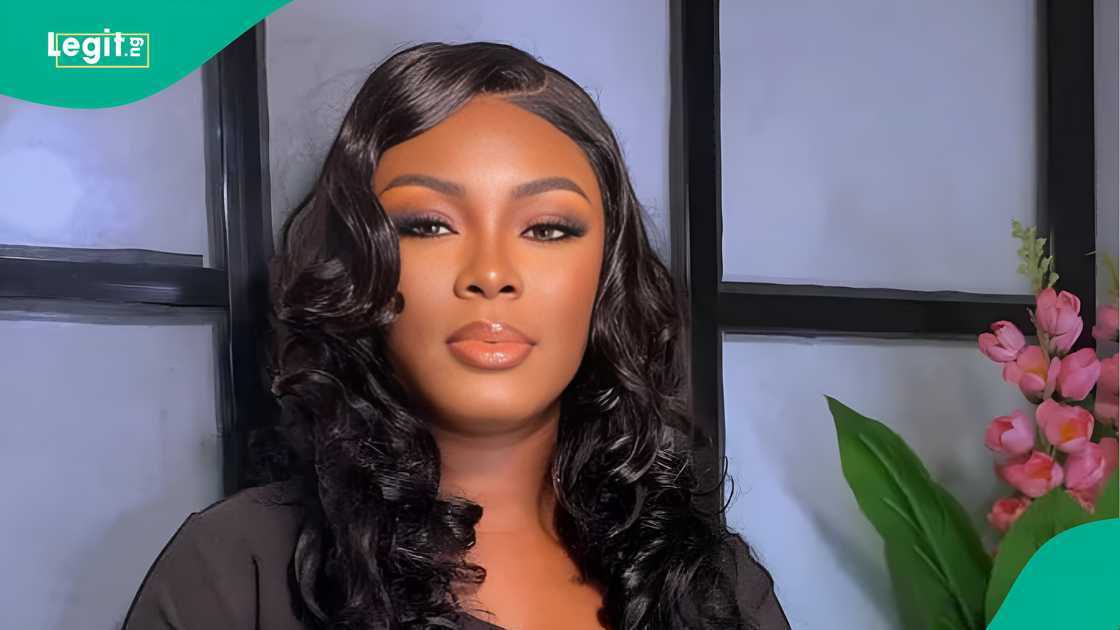 Lecturer seen caring for a female student's baby in class.