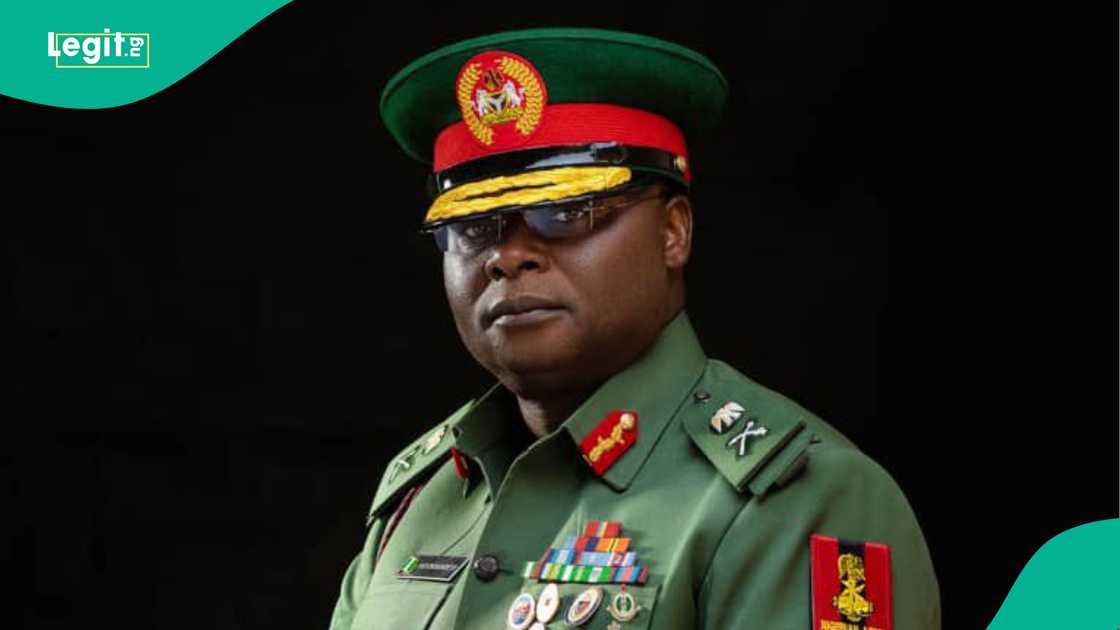 Tinubu ya kyale Janar Undiandeye yayin da ya sallami hafsoshin tsaro.