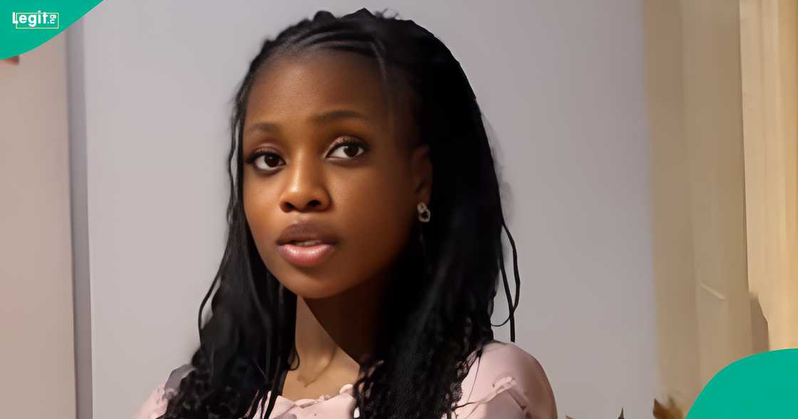 A lady who went to a supermarket unexpectedly meets Asherkine and boldly approaches him. A lady who went to a supermarket unexpectedly meets Asherkine and boldly approaches him.