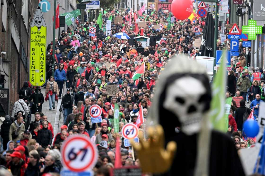 An earlier protest against budget cuts brought several tens of thousands of protesters into the streets of Brussels in mid-October