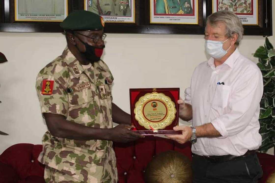 Farouk Yahaya receiving an award from UNICEF Farouk Yahaya receiving an award from UNICEF
