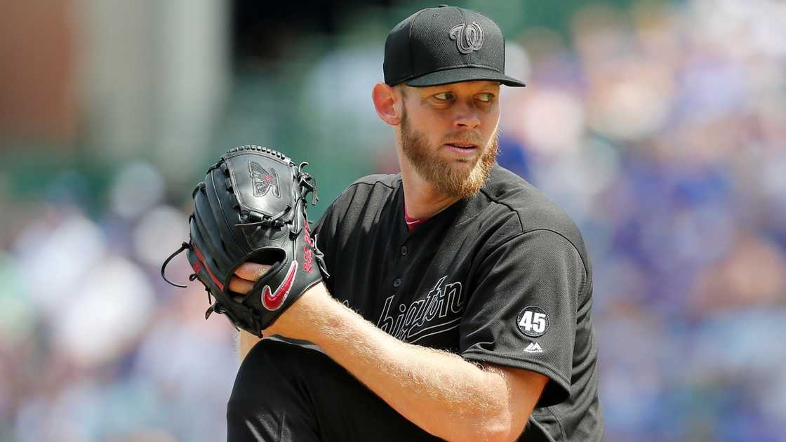 Stephen Strasburg throws a pitch during a match.