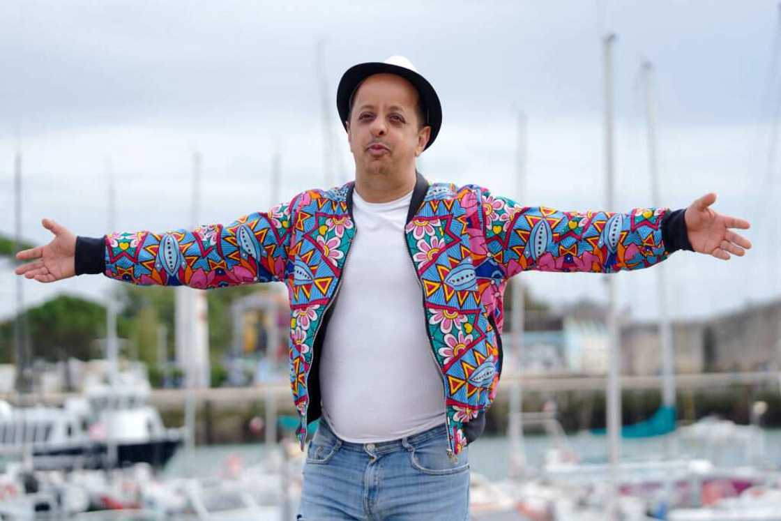 Biographie de Booder: vie privée, photos, vidéos de l'humoriste Biographie de Booder: vie privée, photos, vidéos de l'humoriste