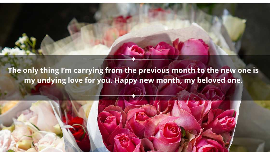 Bouquets of roses on a wooden surface Bouquets of roses on a wooden surface