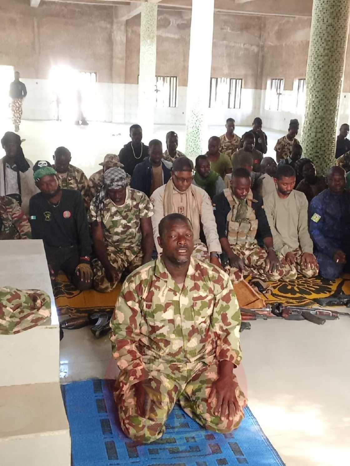 Sojoji na sallah a fagen daga