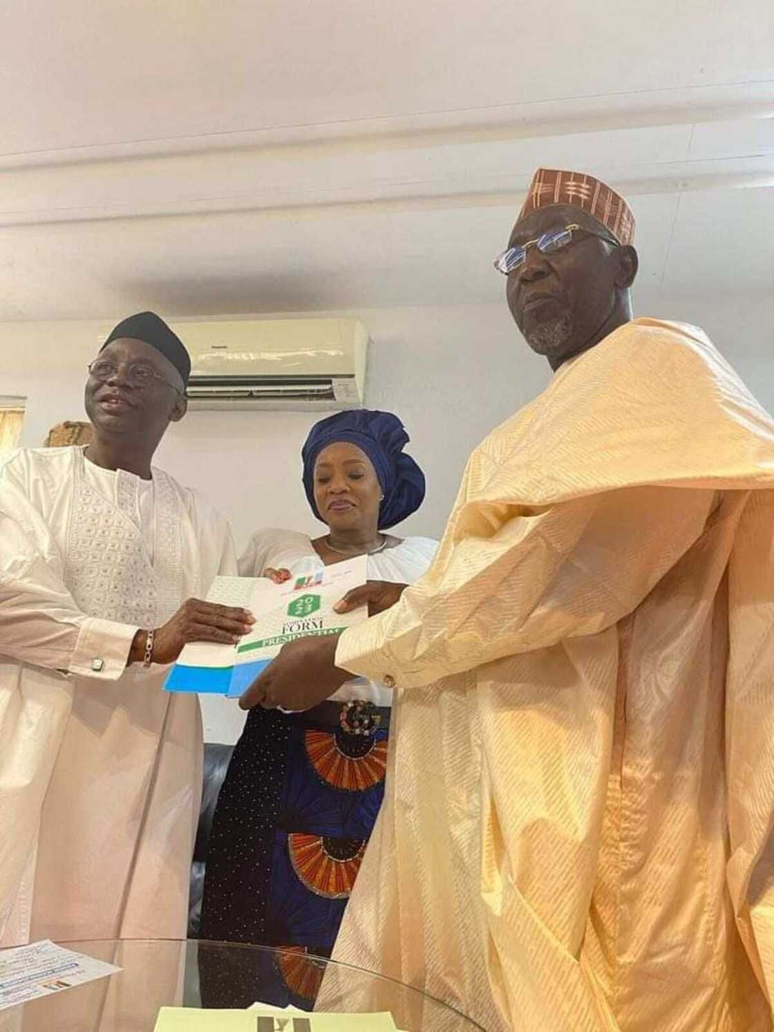 Tunde Bakare, APC, N100 million Presidential forms, 2023 election, politics in Nigeria Tunde Bakare, APC, N100 million Presidential forms, 2023 election, politics in Nigeria