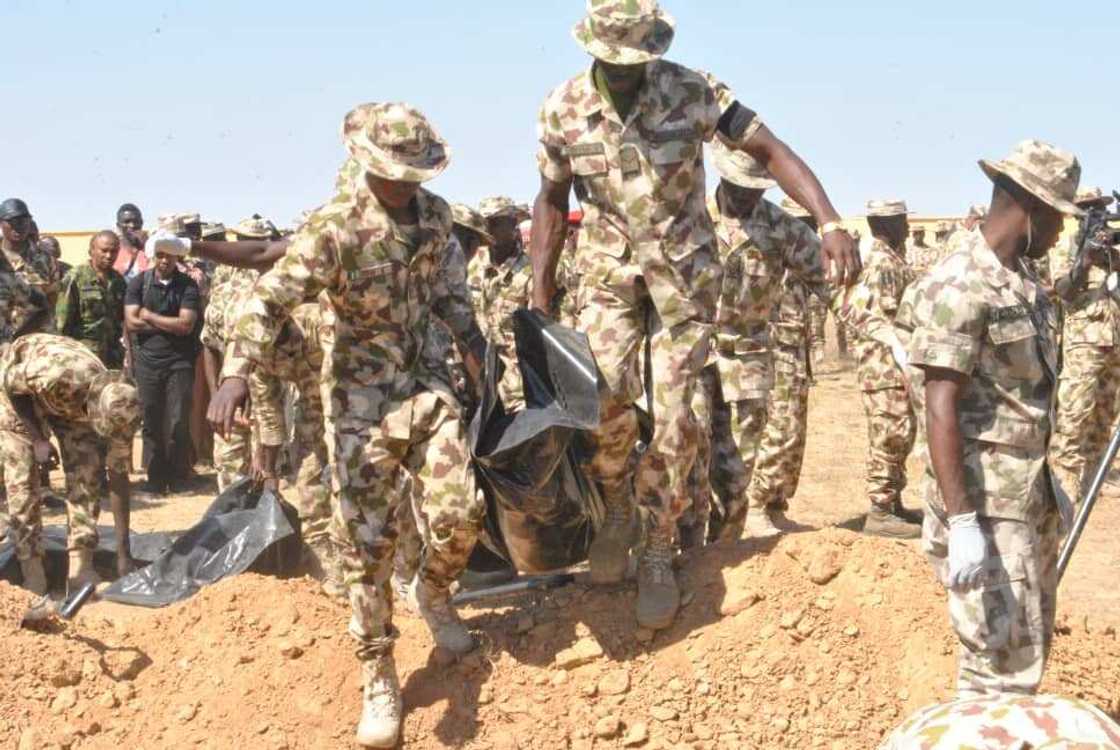 An gudanar da jana'izar sojoji 23 da aka kashe a Metele (Hotuna)