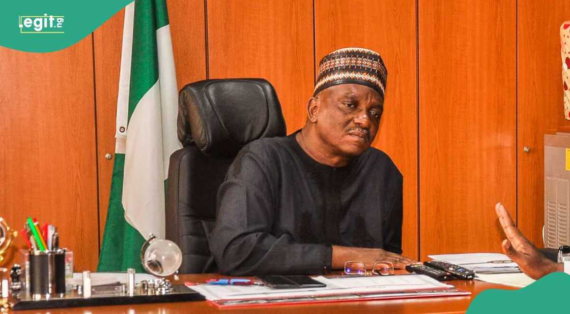 EFCC ta cafke Mamman Saleh, tsohon ministan makamashi kuma ta gurfanar da shi gaban kotu. EFCC ta cafke Mamman Saleh, tsohon ministan makamashi kuma ta gurfanar da shi gaban kotu.