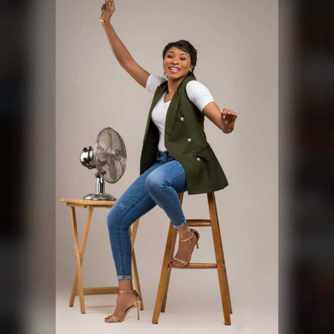 Gorgeous Nigerian lady who dumped journalism to become naval officer shares her life journey Gorgeous Nigerian lady who dumped journalism to become naval officer shares her life journey