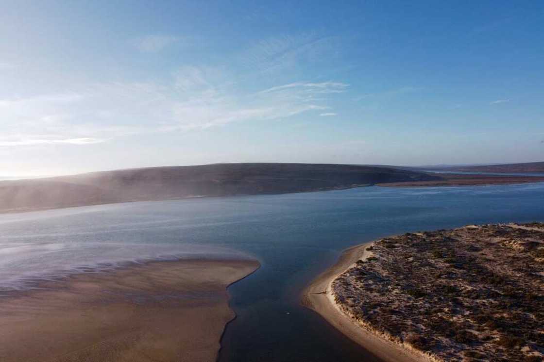 Sun, sea, sand... and diamond mining: The Olifants estuary on South Africa's west coast Sun, sea, sand... and diamond mining: The Olifants estuary on South Africa's west coast
