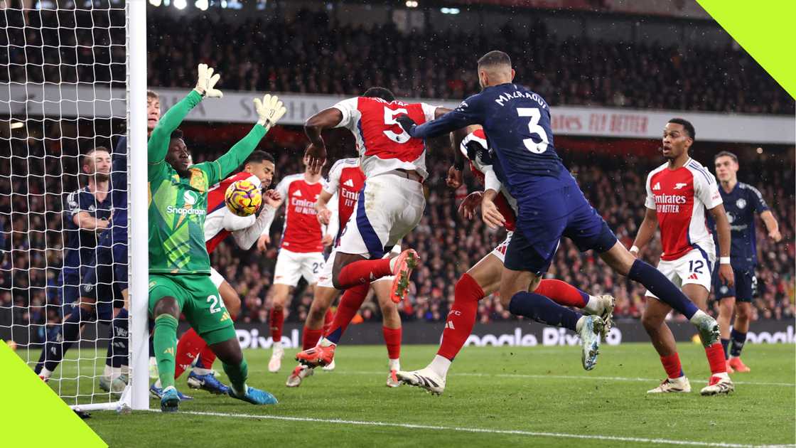 Arsenal defeat Manchester United 2-0