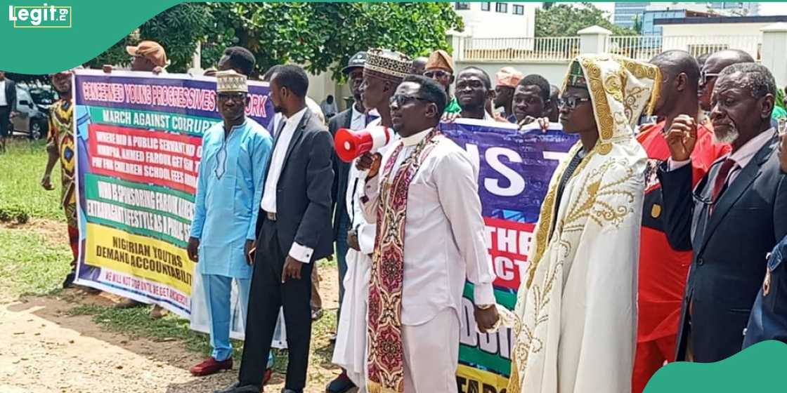 Clerics, lawyers join ‘Ahmed- Farouk -must -go’ protest Clerics, lawyers join ‘Ahmed- Farouk -must -go’ protest