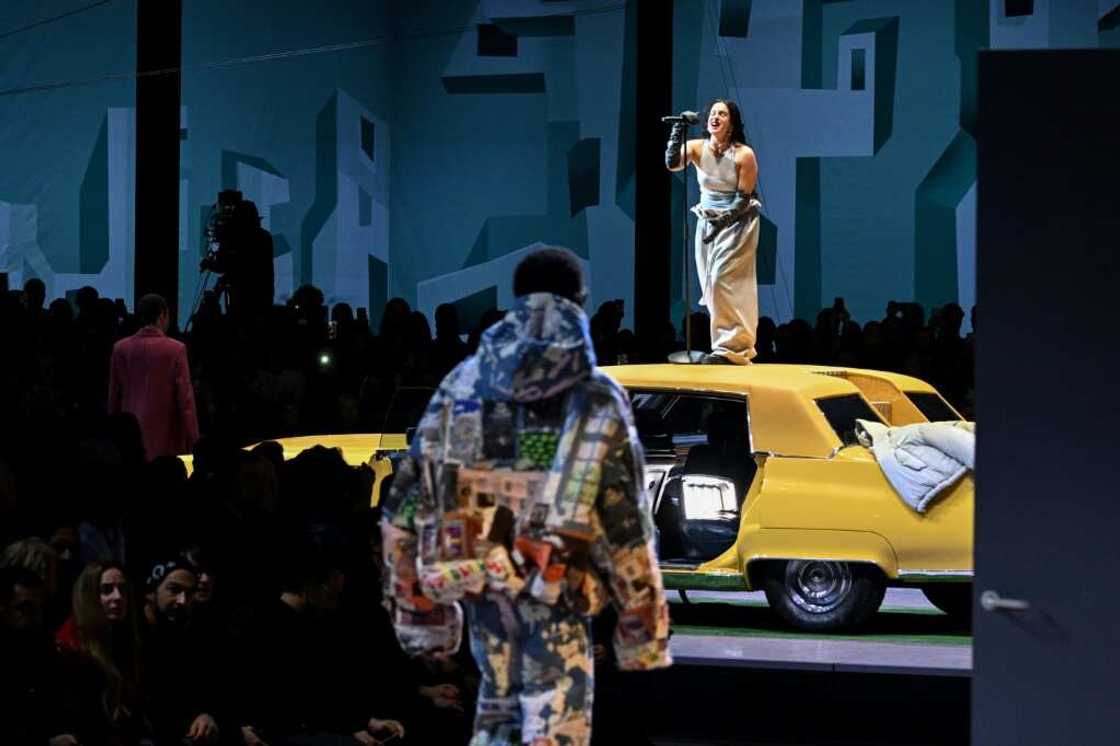 Rosalia performed at the last Louis Vuitton menswear show Rosalia performed at the last Louis Vuitton menswear show