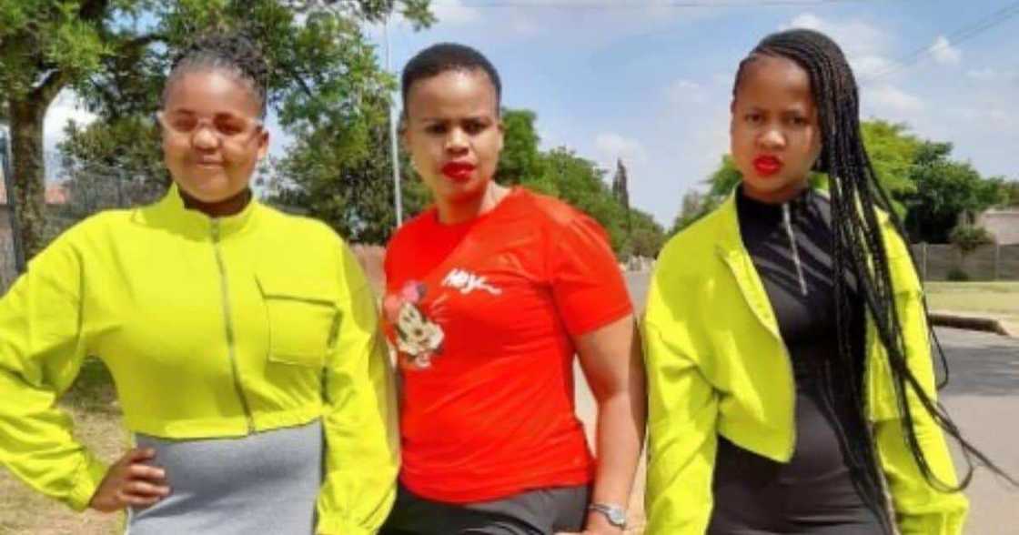 Mzansi stans: Mom shares gorgeous picture of her and daugters Mzansi stans: Mom shares gorgeous picture of her and daugters