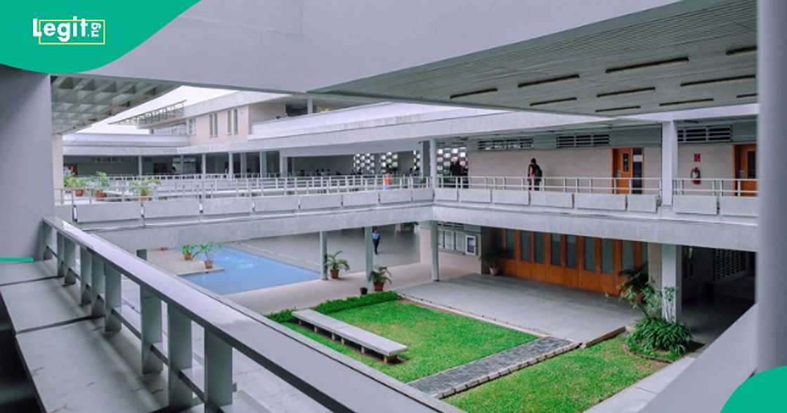 Lady delivers emotional speech after bagging a 5.0 CGPA at Pan-Atlantic University.