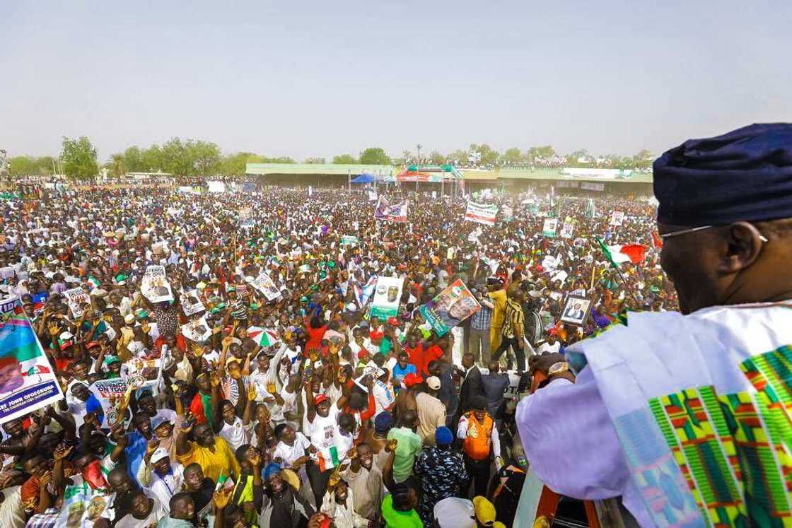 Atiku yayin yakin zaben sa a jihar Adamawa Atiku yayin yakin zaben sa a jihar Adamawa