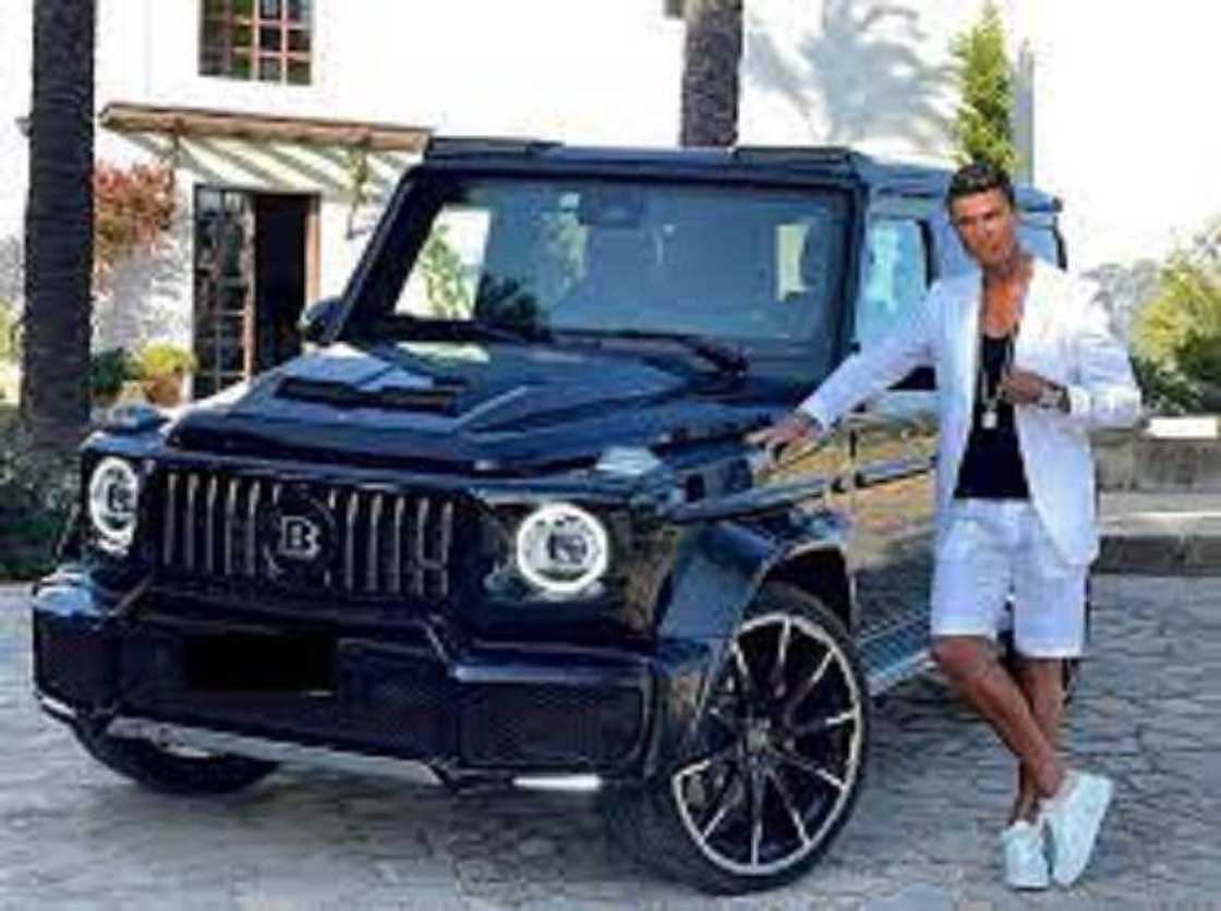 Aljannar duniya: Hotunan cikin katafaren gidan £45m na Ronaldo da motocin alfarma