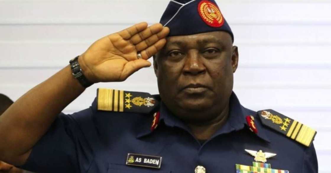 Yanzu-Yanzu: 'Yan bindiga dadi sun halbe Alex Badeh har lahira Yanzu-Yanzu: 'Yan bindiga dadi sun halbe Alex Badeh har lahira