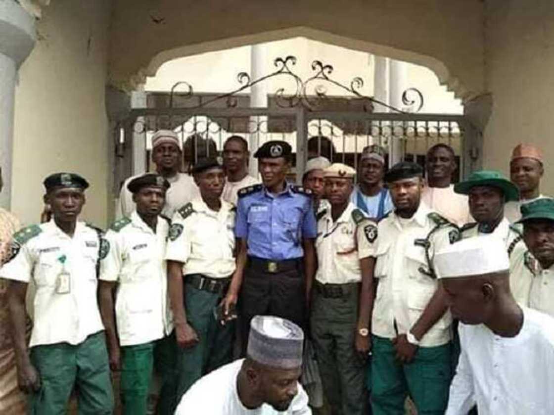 Zaben Gwamnan Kano: Kwamishina ‘Maza kwaya Mata kwaya’ ya kai ma Malaman Darika ziyara Zaben Gwamnan Kano: Kwamishina ‘Maza kwaya Mata kwaya’ ya kai ma Malaman Darika ziyara