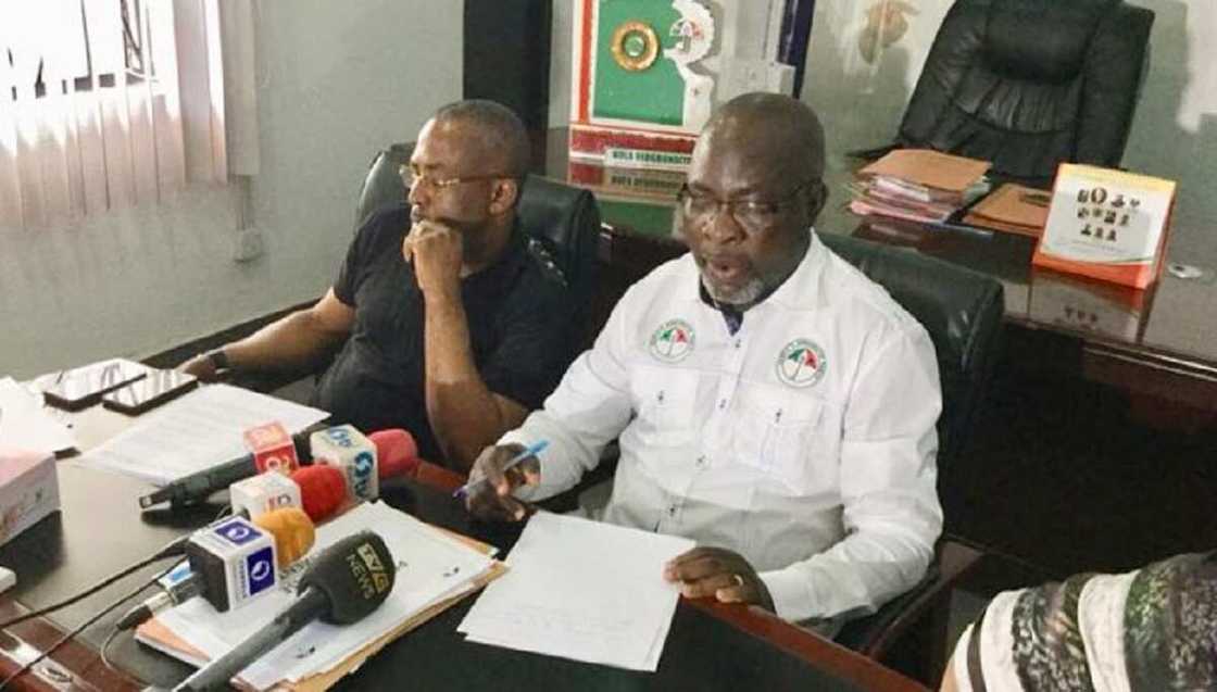 PDP ta kira taron gaggawa bayan wani gwamna na kokarin komawa APC PDP ta kira taron gaggawa bayan wani gwamna na kokarin komawa APC