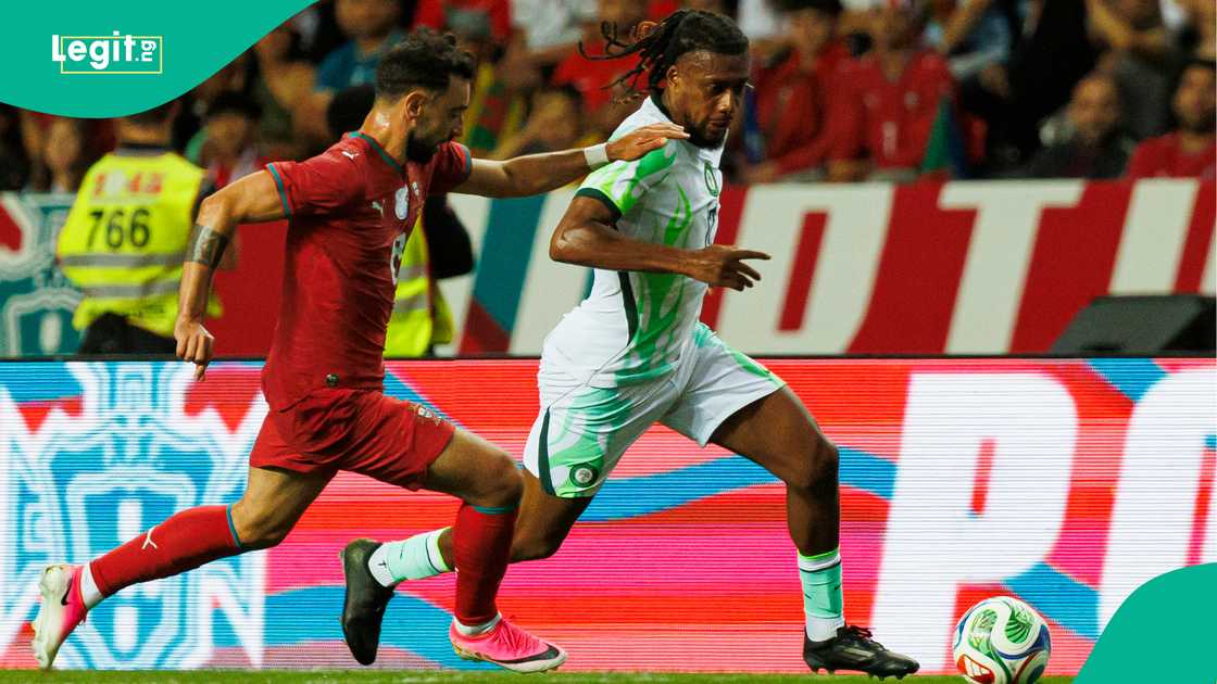 Alex Iwobi is chased by Bruno Fernandes during the International Friendly match between Portugal and Nigeria. Photo by Luis Loureiro