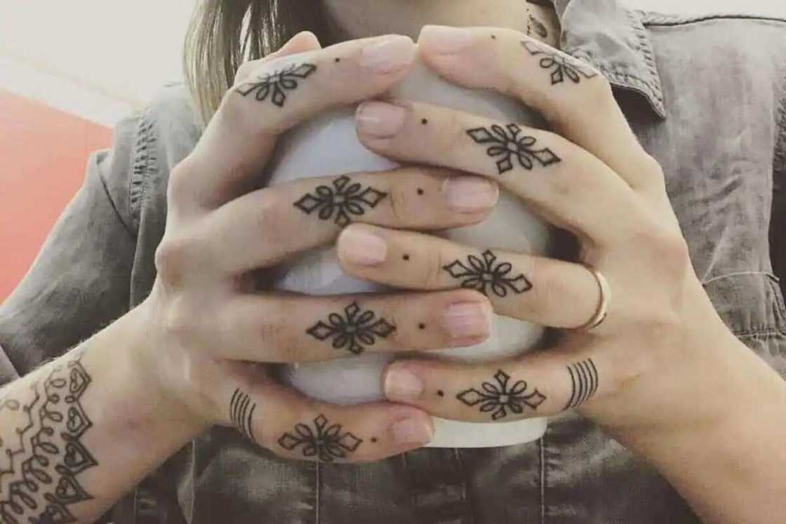 finger tattoos for women